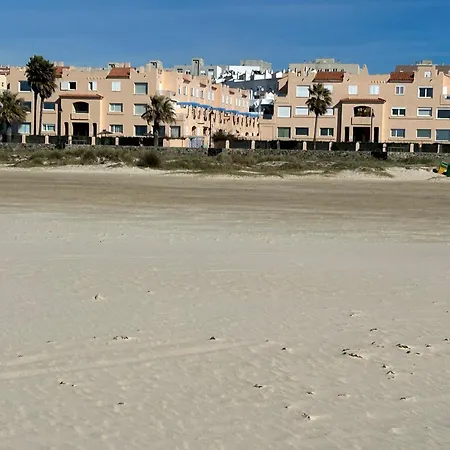Lances En Primera Linea De Playa Con Piscina Apartment