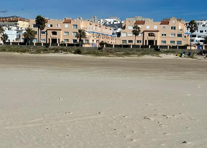 Lances En Primera Linea De Playa Con Piscina Apartmán